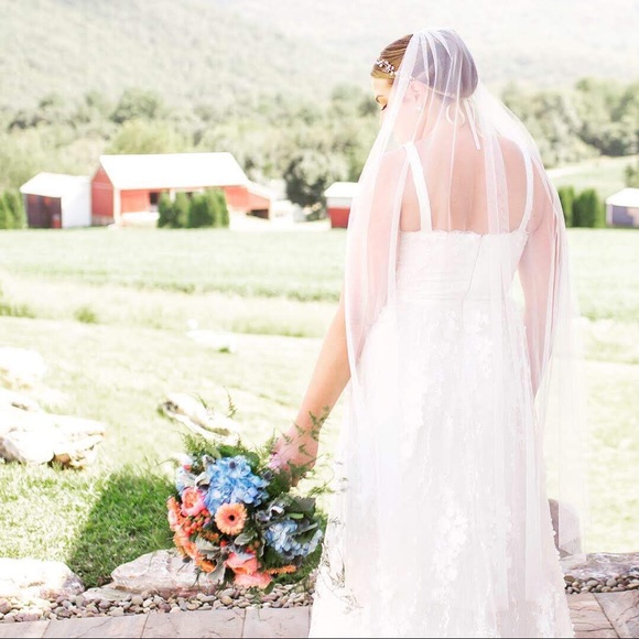 Meet your Posher, Lauren - Picture 1 of 2